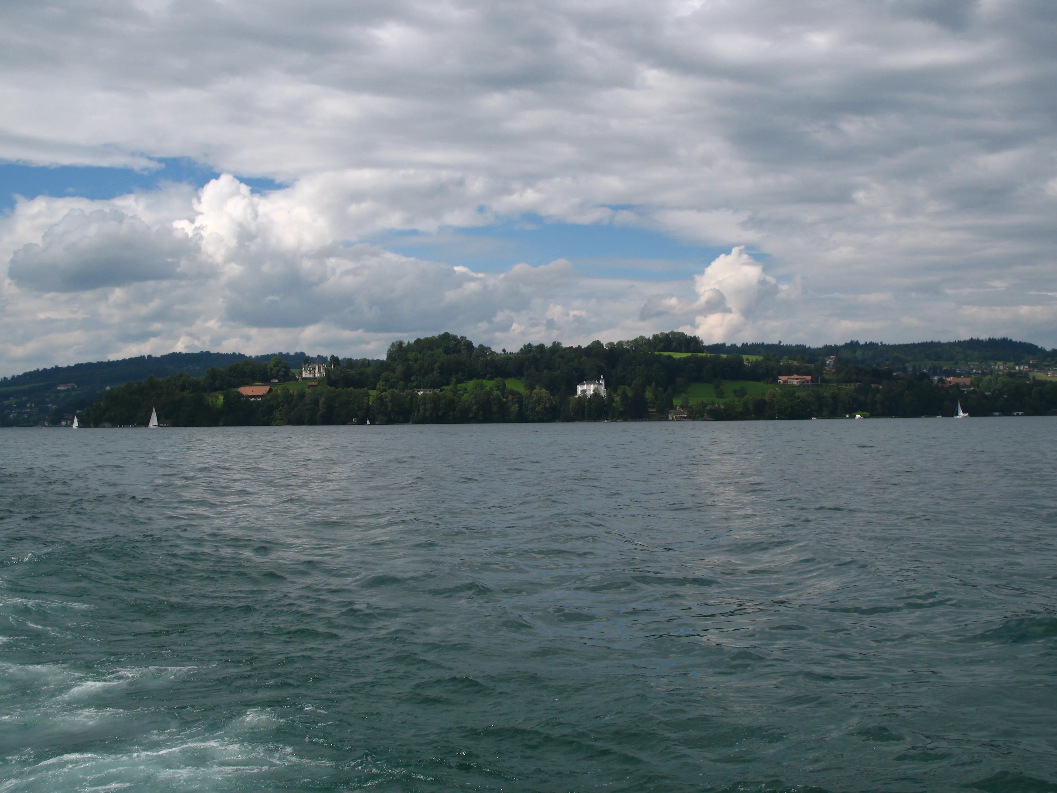 Ufer von Meggen am Vierwaldstättersee